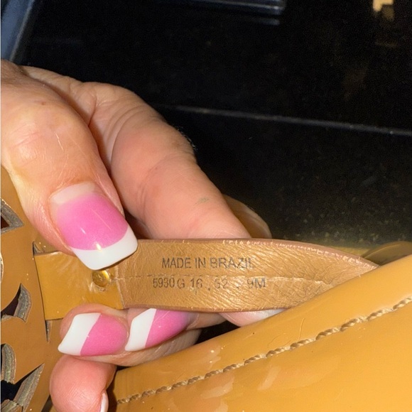 Tory Burch Tan Logo Sandals SZ 9 - Picture 5 of 5